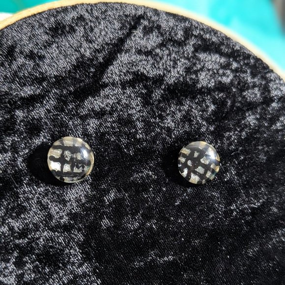 Artisan-made retro motif round earrings - Picture 1 of 1